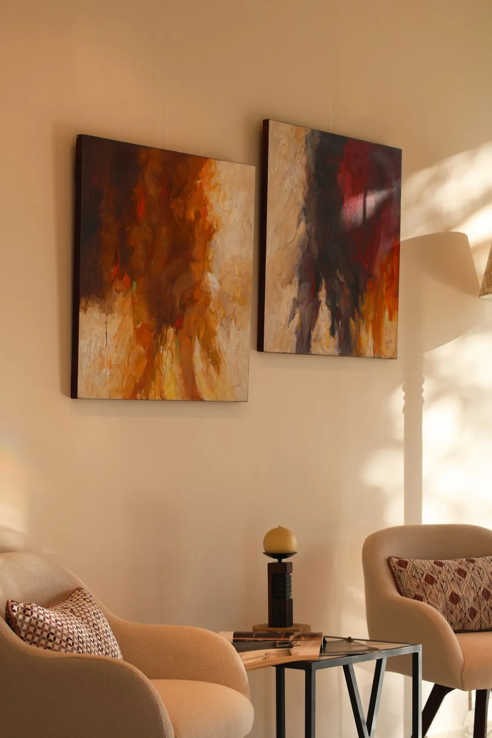 Díptico en un living luminoso